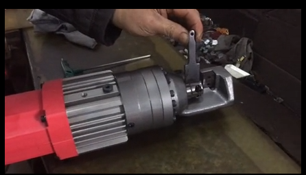 箭拓RC-22手提液压电动钢筋切断机加油如何操作